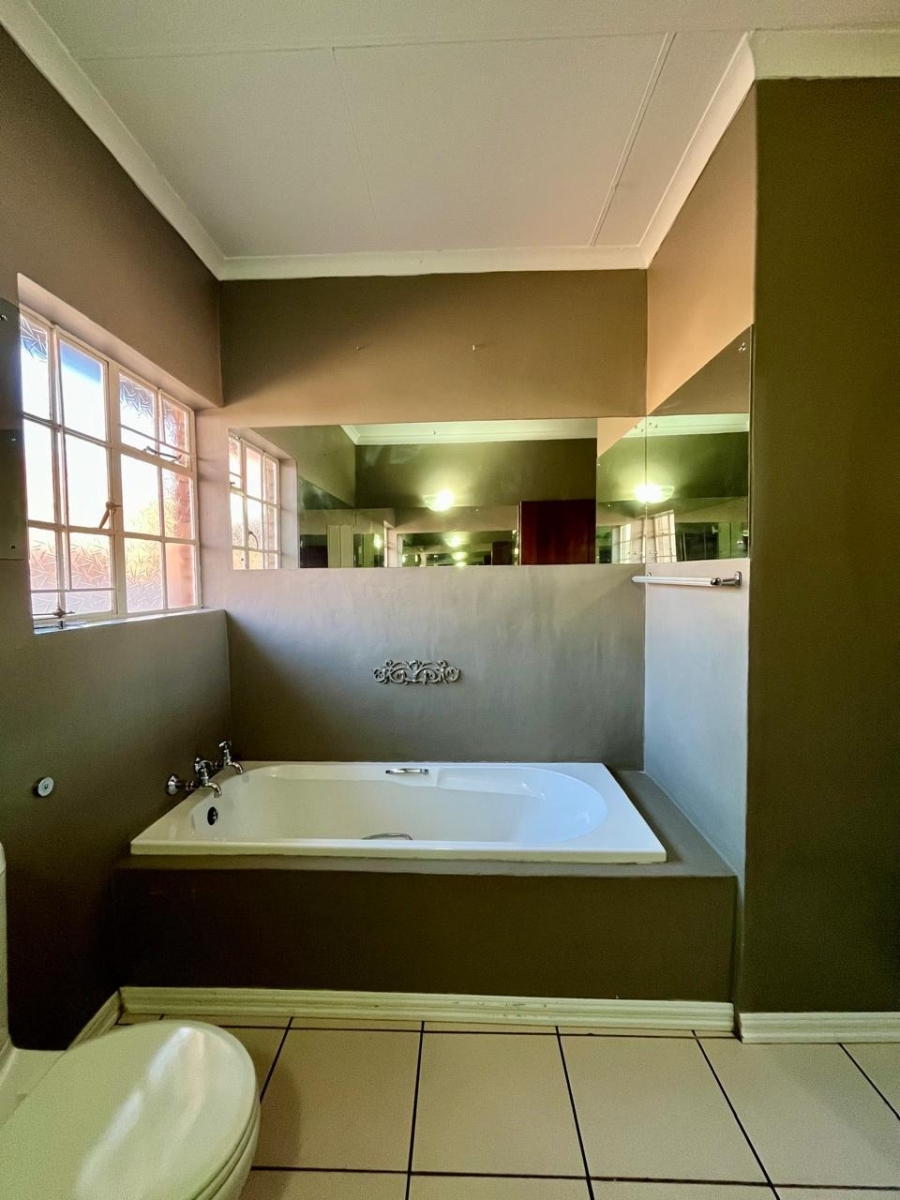 4 Bedroom Property for Sale in Flamwood North West